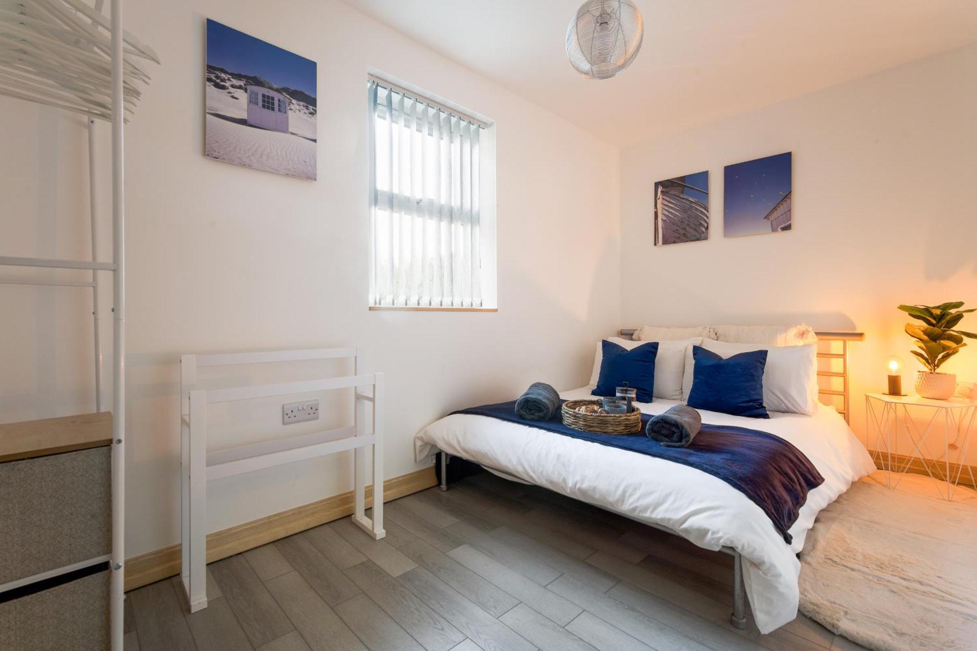 Large, Newly Renovated, Three Bedroom Town Centre Split Level Apartment With Free Parking, Sleeps Seven - Walking Distance To Beach Μπόρνμουθ Εξωτερικό φωτογραφία