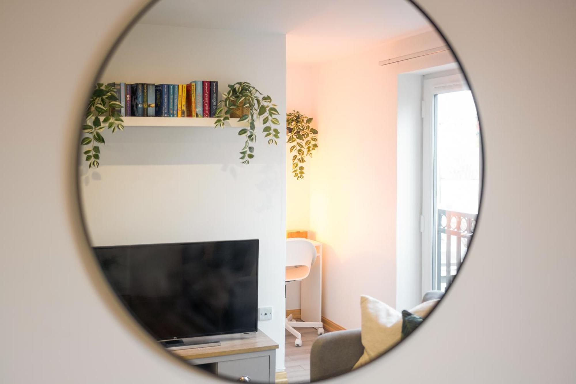 Large, Newly Renovated, Three Bedroom Town Centre Split Level Apartment With Free Parking, Sleeps Seven - Walking Distance To Beach Μπόρνμουθ Εξωτερικό φωτογραφία